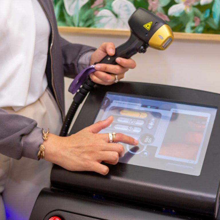 operating-modern-laser-device-in-a-medical-setting-2026-01-07-23-45-55-utc